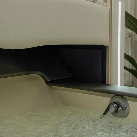 Cascina Ridolfi - Il Nido D'amore 4*